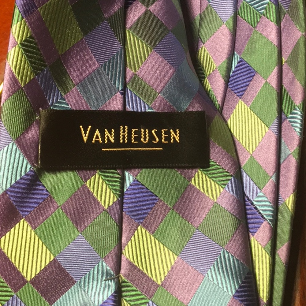Beautiful tie - Picture 2 of 3